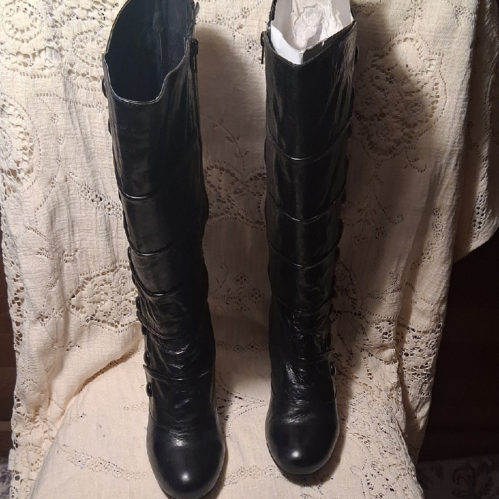 Black Knee-High Women's Boots - Classic Riding Style